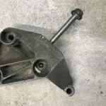 Бу кронштейн подушки двигателя правый Renault 8200108112 Megane Scenic Clio Kangoo