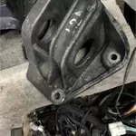 Бу кронштейн полуоси передной правой Renault Laguna 2, 8200000033 , 2.2dci
