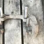 Бу скоба переднего суппорта Renault Laguna 2, 7701206686
