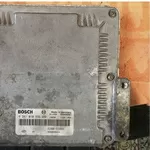 Бу блок управления двигателем Renault 0281010556,  8200095416,  8200153946