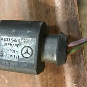 Бу разъём фишка насоса омывателя стекла Mercedes A0335450228