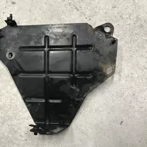 Бу кронштейн крепления блока управления двигателем Renault Laguna 1,  7700831684