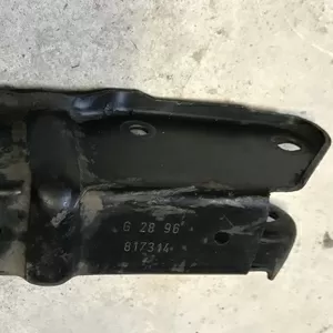 Бу кронштейн крепления КПП Renault Laguna 1,  Espace 3,  2.0i 7700817314