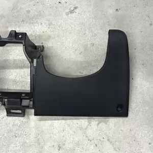 Бу накладка торпедо под рулевой колонкой Kia Rio 3 84750-4Y000. 