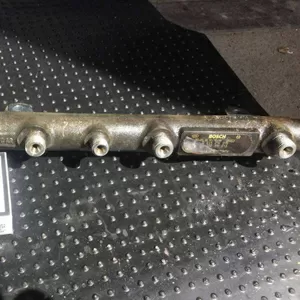 Бу топливная рампа для Renault 7700111013,  Bosch 0445214015