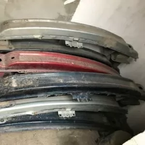 Бу усилитель переднего бампера Renault Laguna 2,  7782148920,  7751473809