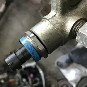 Б/у датчик давления топлива Renault 8200610764,  0281002801,  
