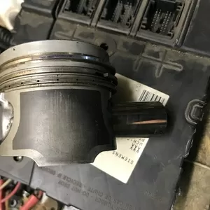 Б/у поршень на двигатель 1.5dci,  Renault 7701475354,  120A17699R D26мм пальца,  маркировка M, 