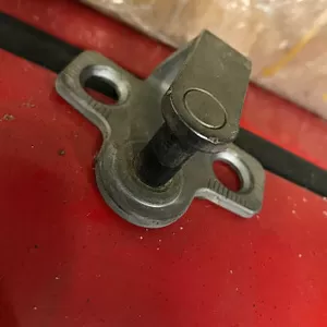 Бу ответная часть скоба замка двери Mercedes W168,  A1687200204