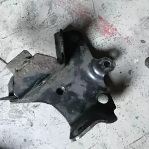 Бу кронштейн задней балки левый Renault Megane 3,  Fluence 432150010R