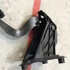 Бу педаль сцепления Renault Laguna 2,  8200002856,  8200725734,  8200517929,  8200019163