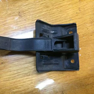 Бу крючок капота Renault Megane 2,  8200110075, 