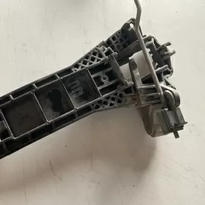 Бу держатель наружной ручки двери передней правой Mercedes W168,  A1687600234
