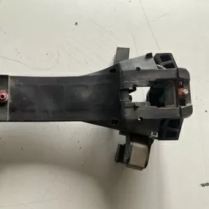 Бу держатель наружной ручки двери задней левой Mercedes W168,  A1687600734