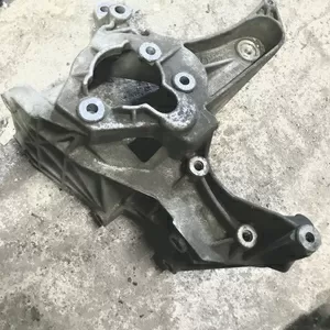Б/у кронштейн генератора 7700113574 Renault Megane,  Kangoo,  Scenic