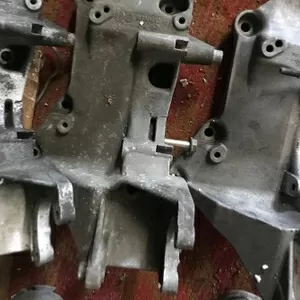 Бу кронштейн генератора Renault,  8200183234,  8200689751 Laguna Megane Trafic.
