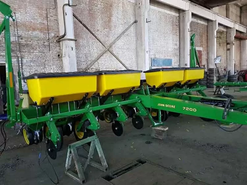 Сеялка точного высева пневматическая John Deere 7200