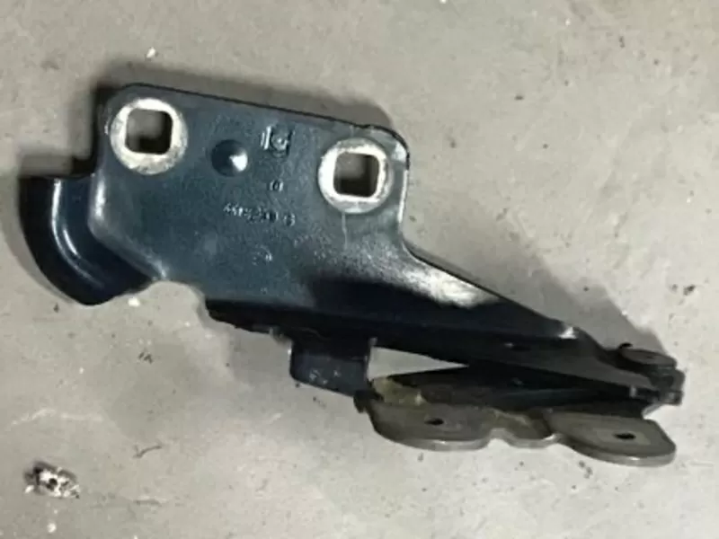 Бу петля капота Renault Laguna 2,  8200418249,  7700418249,  правая.