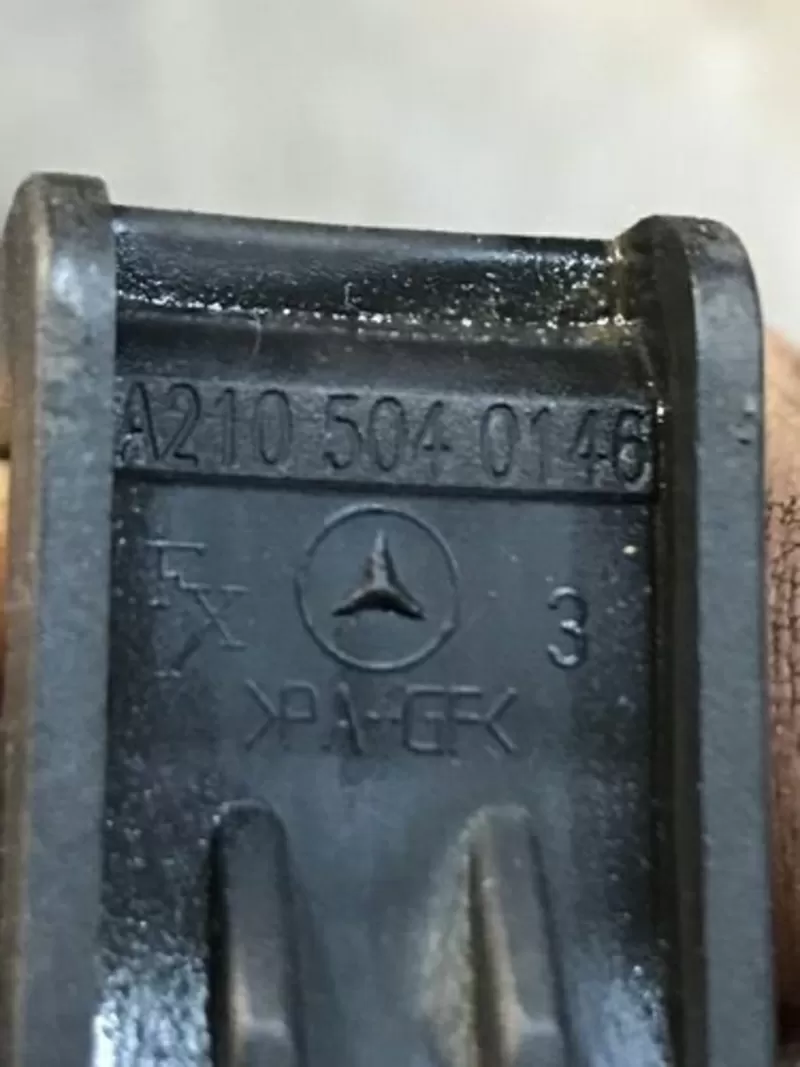 Бу скоба крепления радиатора Mercedes Benz W168,  A2105040146 2