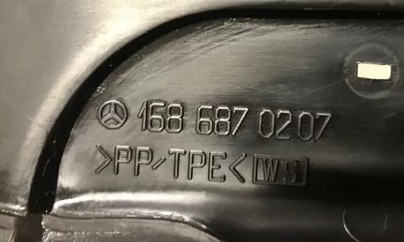 Бу пыльник крыла правого Mercedes Benz W168 ,  A1686870207,  1686870207 3