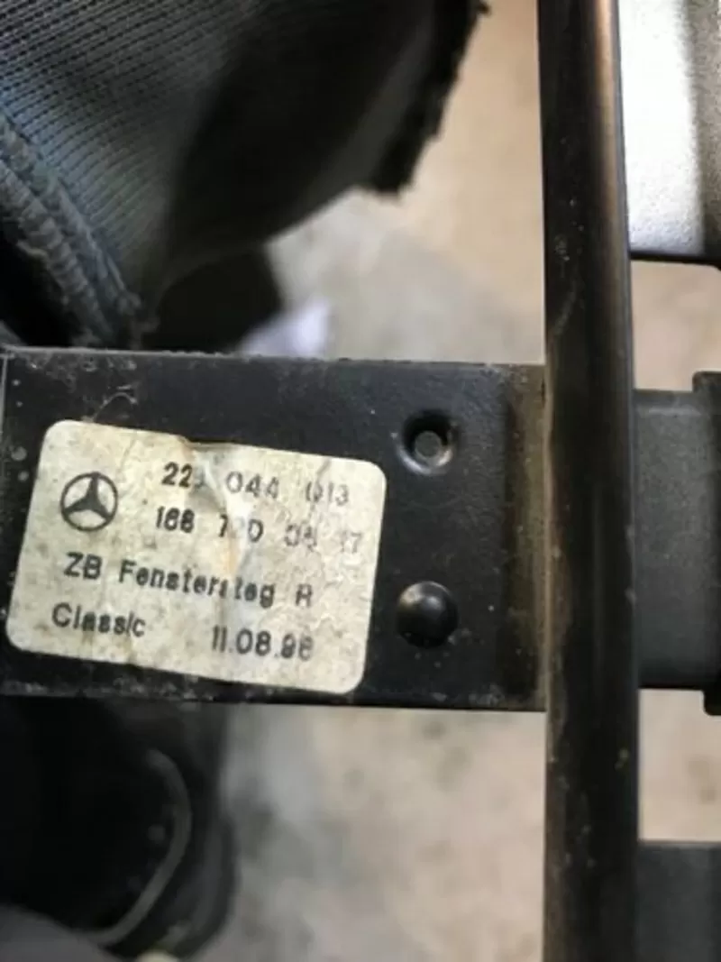 Бу направляющая стекла Mercedes Benz W168,  A1687200617 ,  3