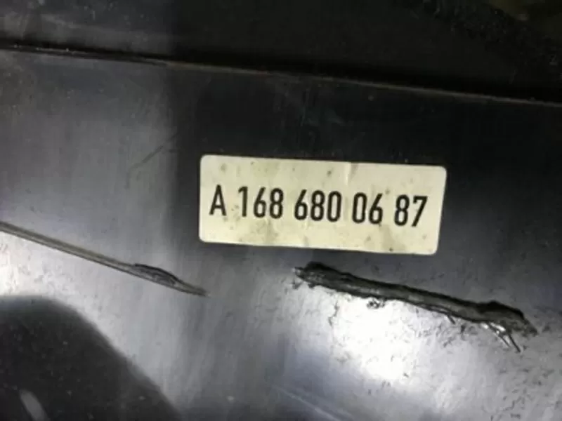 Бу защита под рулевым колесом Mercedes W168,  A1686800687  3