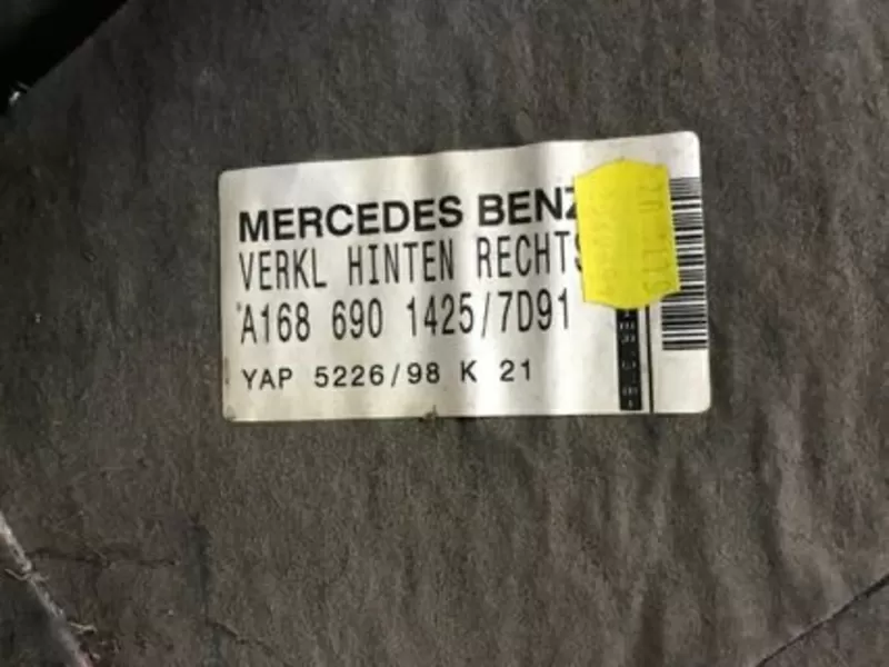 Бу обшивка багажника правая Mercedes W168,  A1686901425,  нижняя. 2