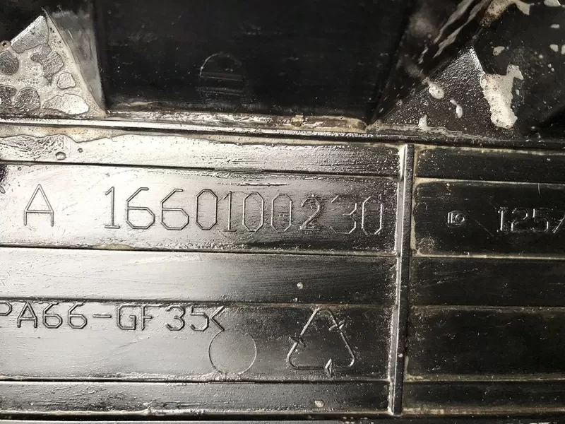 Бу крышка клапанов Mercedes W168 A1660100230,  1660100230 2