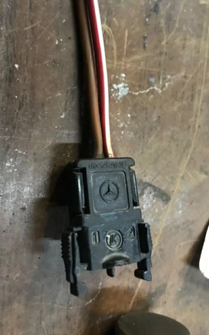 Бу фишка разъём Mercedes 2 pin,  A0125450428 0125450428