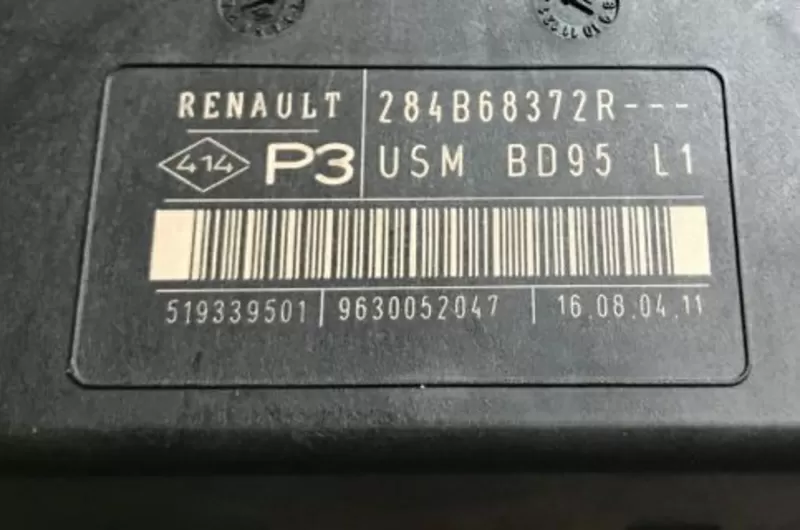 Бу блок предохранителей Renault Megan 3,  284B68372R ,  519339501 2