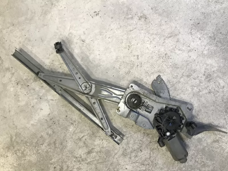 Бу механизм стеклоподъемника двери передней правой Renault 7701367866
