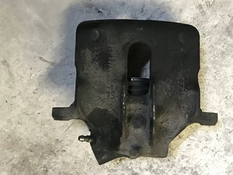Бу суппорт передний левый Renault Laguna 1,  7701205832