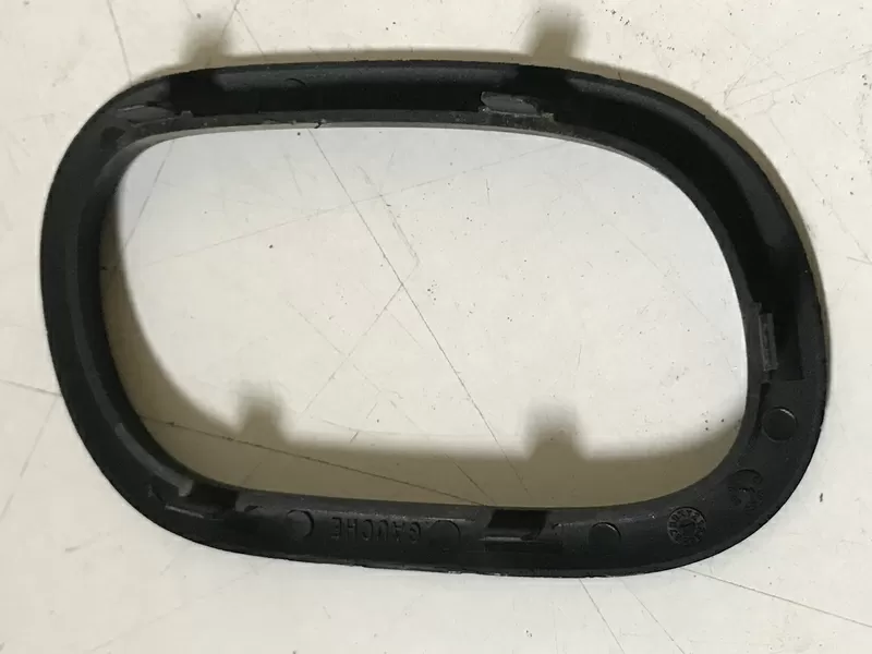 Бу накладка левой внутренней ручки двери Renault Laguna 1,  7700823288 . 2