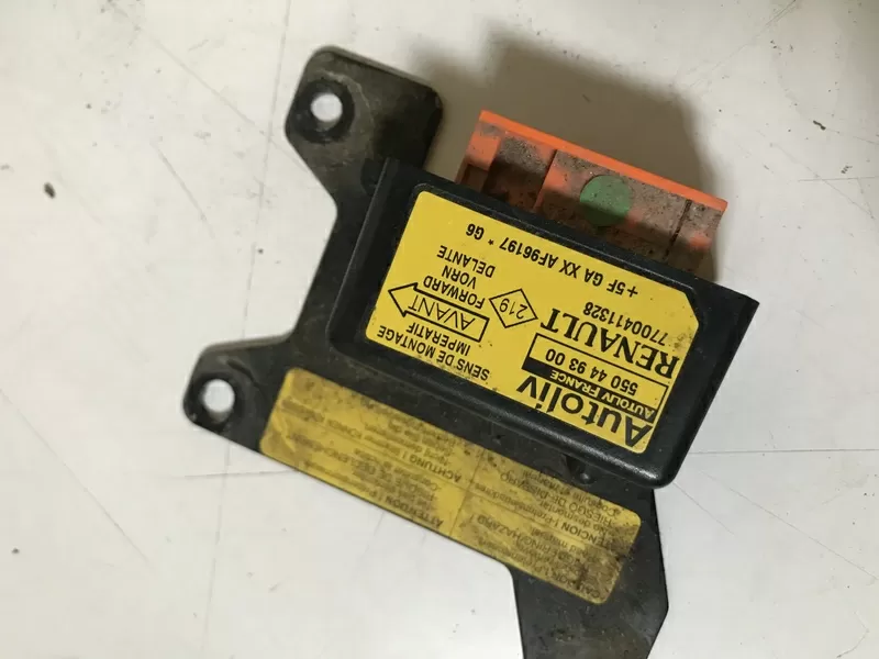 Бу датчик удара AIRBAG 7700411328,  550449300 Renault Laguna 1
