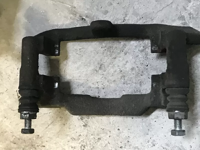 Бу скоба суппорта переднего Renault Laguna 1,  7701035895 