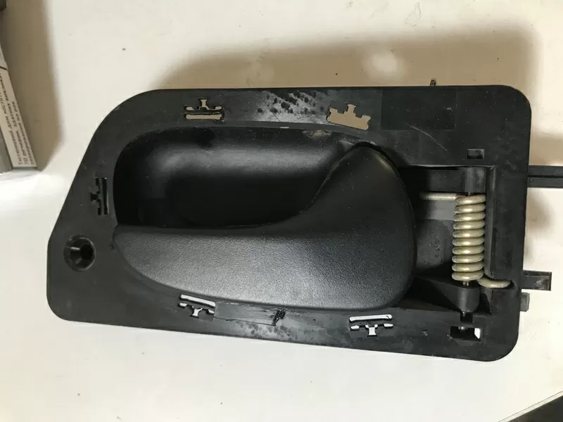 Бу ручка правой двери внутренняя Renault Laguna 1,  7700823285.