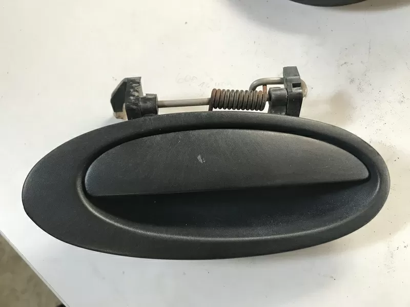 Бу ручка двери задней правой наружная Renault Laguna 1,  7700821372