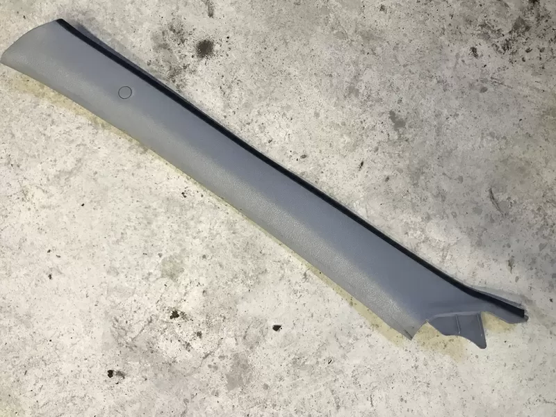 Бу накладка левой передней стойки Renault Laguna 1,  7700820728 .