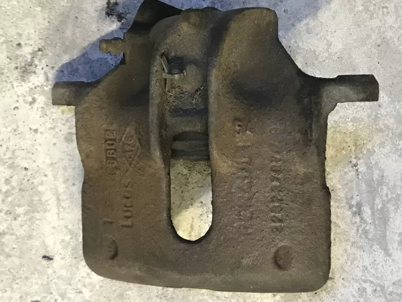 Бу суппорт тормозной передний правый Renault Laguna 1,  7701205833
