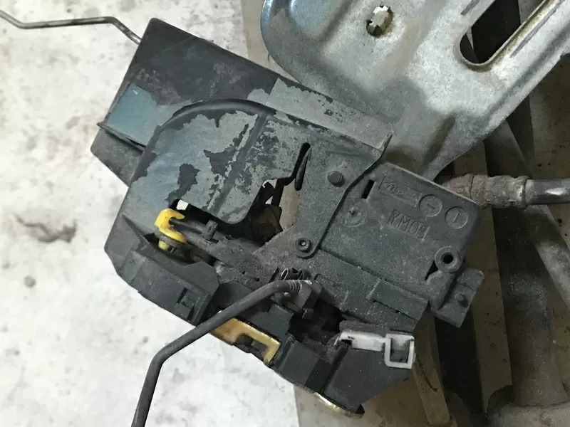 Бу замок двери передней правой Renault Laguna 1,  7701045755