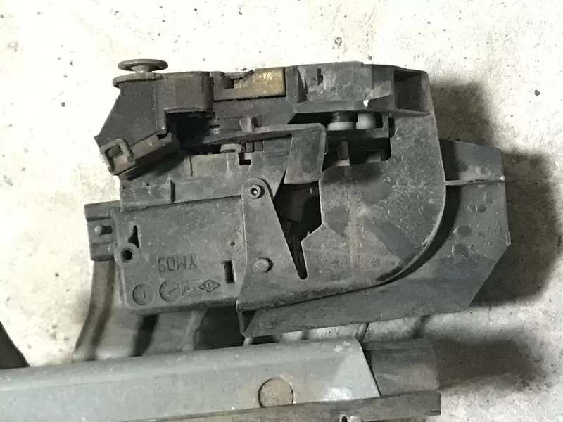 Бу замок двери задней правой Renault Laguna 1,  7701038438