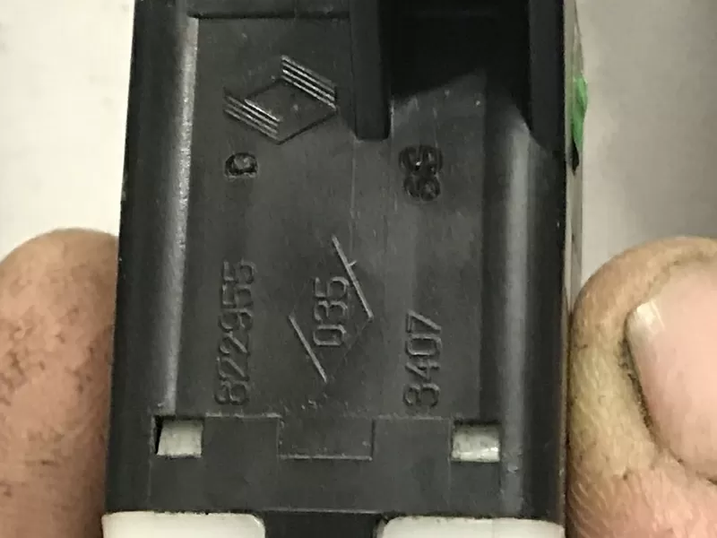 Бу кнопка аварийной сигнализации Renault Laguna 1,  7700822955,  822955 2