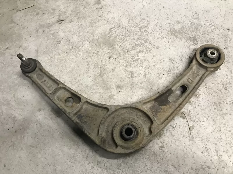 Бу рычаг передний правый Renault Laguna 1,  7700413494