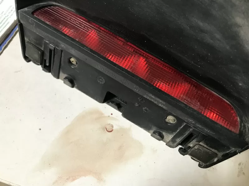 Бу дополнительный стоп сигнал Renault Laguna 1,  7700847097 2