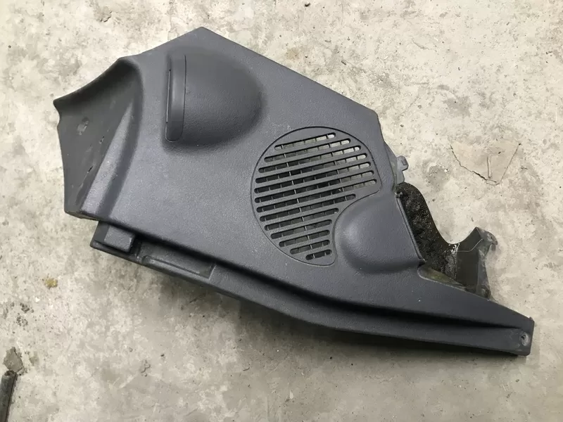 Бу обшивка багажника задняя правая Renault Laguna 1 хетчбэк  7700842955