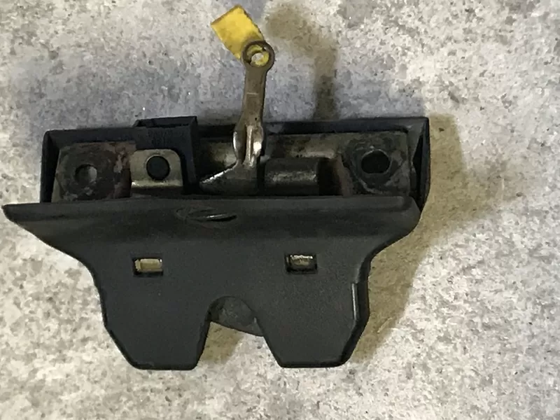Бу замок крышки багажника Renault Laguna 1 хетчбэк,  7700823676