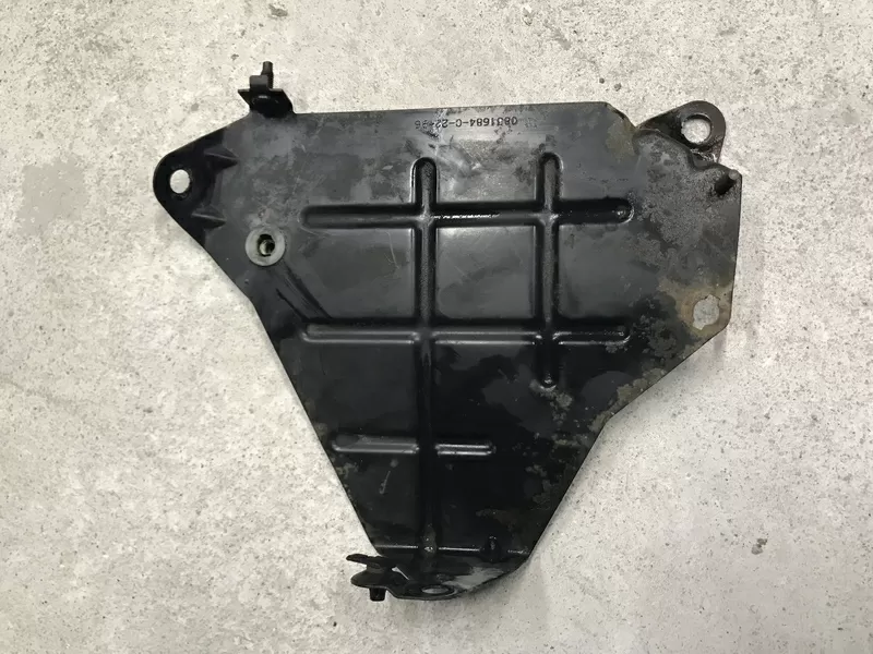 Бу кронштейн крепления блока управления двигателем Renault Laguna 1,  7700831684