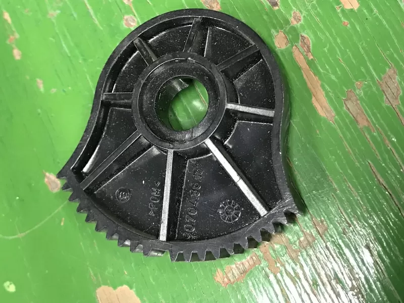 Бу шестерня заслонки печки Renault Laguna 1,  90.704.38.137,  9070438137