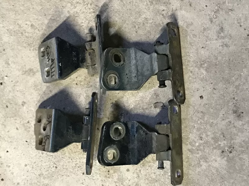 Бу петля двери левая верх,  правая низ Renault Laguna 1,  8200014672