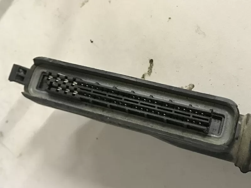 Бу фишка разъём блока управления двигателем Renault Laguna 1,  2.0i ,  AMP 929644